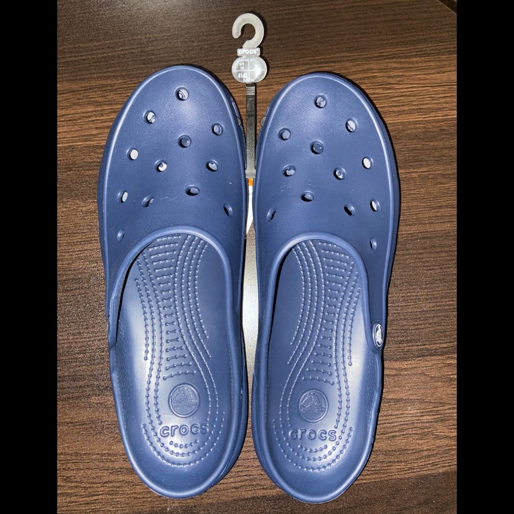 Women’s Navy Freesail Crocs